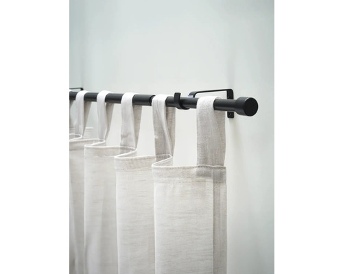 Perdea cu bride pe o tijă de perdea