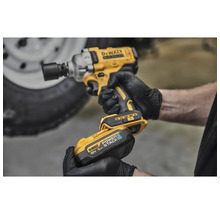 Cheie de impact cu acumulator DeWalt cu acumulator Power Stack