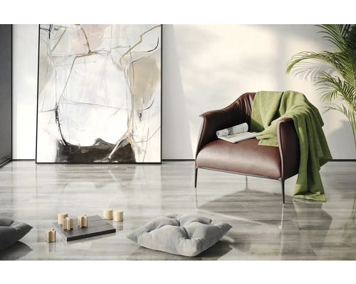 Living cu fotoliu, pătură, perne, artă abstractă și jocul X și 0