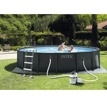 Piscina Intex cu scară și sistem de filtrare în grădină