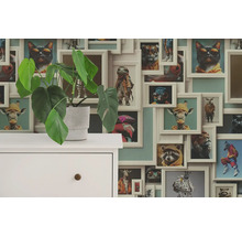 Tapetă decorativă cu motive animale în rame de tablouri