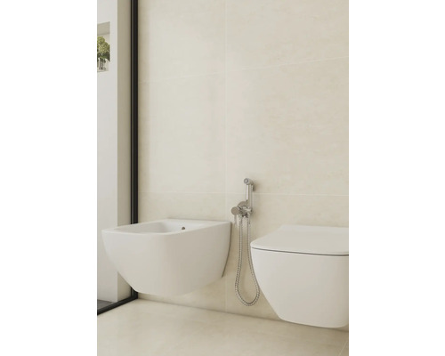 Baie modernă cu bideu și toaletă