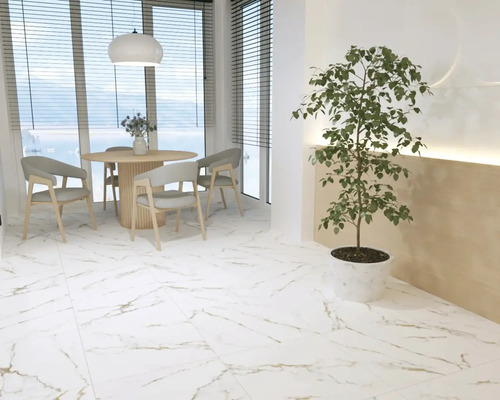 Sufragerie luminoasă cu masă, scaune, plantă de interior și podea cu gresie.