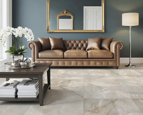 Cameră de zi cu canapea, masă și gresie