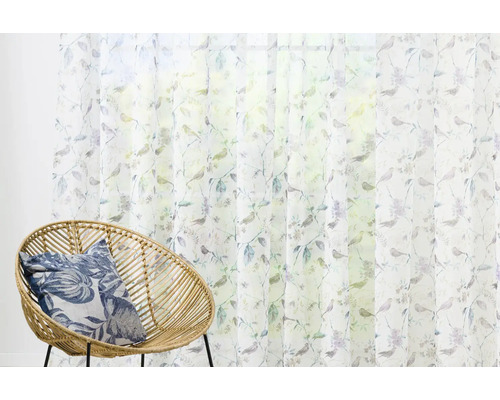 Șaluri decorative cu model de pasăre și fotoliu cu pernă în sufragerie