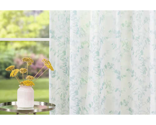 Material decorativ cu imprimeu de eucalipt la fereastră