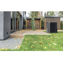 Exterior cu depozit de lemne, compostor și magazie de grădină pe gazon