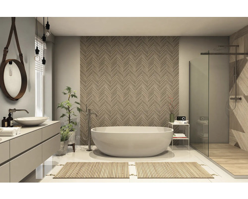 Baie luminoasă cu cadă, chiuvetă, oglindă și duș