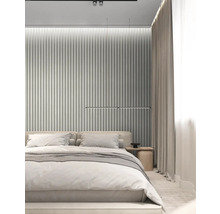 Dormitor cu pat, noptieră și panouri de perete