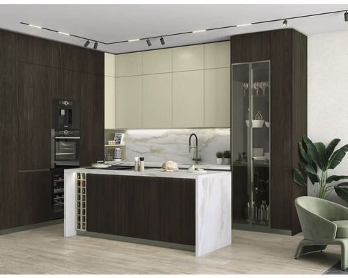 Bucătărie modernă cu insulă, electrocasnice încorporate și iluminat