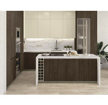 Bucătărie modernă cu insulă de gătit, dulapuri încorporate și răcitor de vinuri