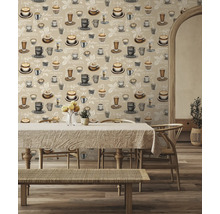 Interior decorativ cu tapet cu motive de cafea într-o cameră luminoasă