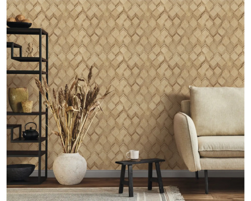 Living cu tapet cu model, canapea, raft și decorațiuni pentru o ambianță confortabilă