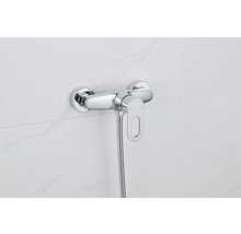 Baterie de duș montată pe perete cu furtun de duș