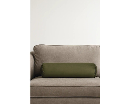 Rolă decorativă pe canapea