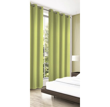 Vedere într-un dormitor cu perdele cu bride