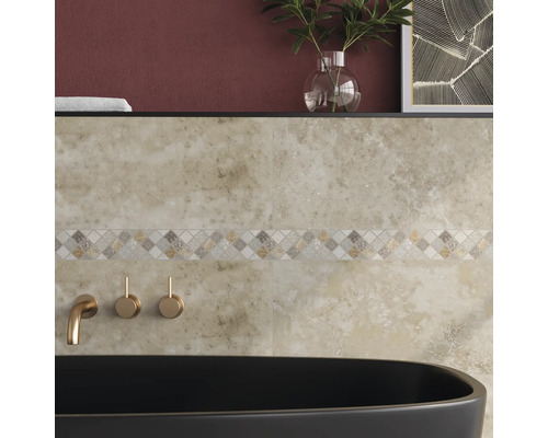 Baie cu faianță bej, bordură decorativă și cadă neagră