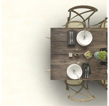 Masa de sufragerie cu scaune, veselă, tacâmuri și decorațiuni de sus