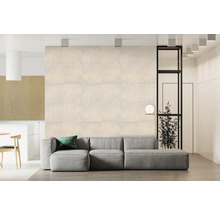 Cameră luminoasă cu canapea, faianță și decorațiuni pentru un ambient modern de locuit