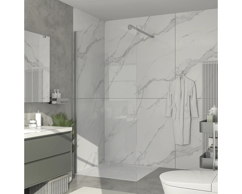 Baie cu duș, lavoar și toaletă