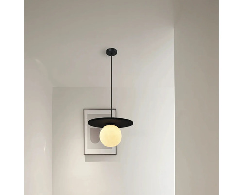 Lampă suspendată modernă cu formă rotundă și glob luminos