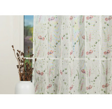 Șaluri decorative cu model floral în fața unei ferestre