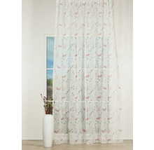 Perdea cu model floral în fața unei ferestre și a unei vaze