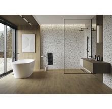 Baie modernă cu cadă, duș și chiuvetă