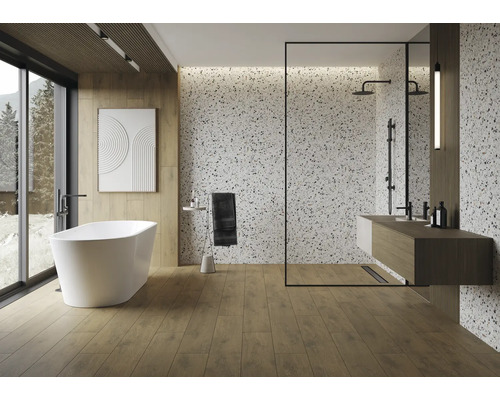 Baie modernă cu cadă, duș și chiuvetă