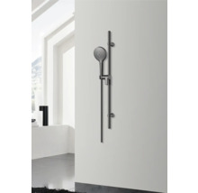 Duș de mână cu bară de duș pentru montare pe perete în baie.