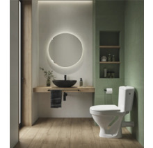 Baie cu toaletă, lavoar și oglindă cu iluminare