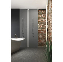 Baie modernă cu cadă, placă SwissPor și perete de cărămidă