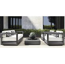 Set de mobilier de grădină cu două canapele, două fotolii și o masă pentru exterior