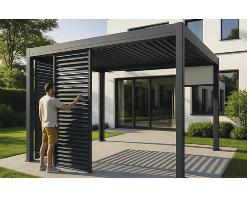 Pergolă din aluminiu cu lamele reglabile și persoană în grădină