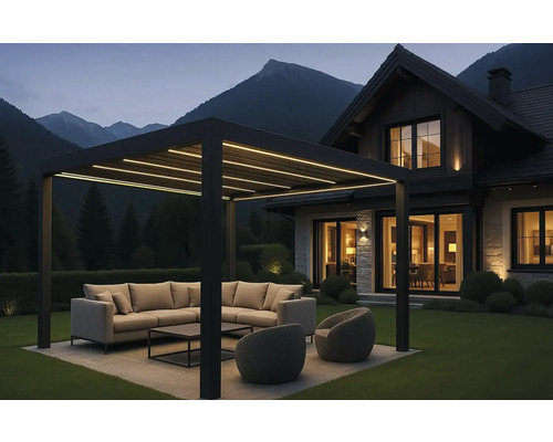 Copertină de terasă iluminată cu zonă de relaxare și casă rezidențială în fundal.