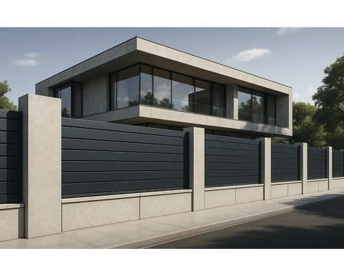 Fațadă modernă a casei cu gard din lamele de aluminiu și stâlpi de beton