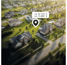 Vedere aeriană a unei zone rezidențiale cu case, grădini și străzi