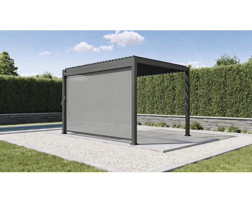 Pergolă cu element lateral ca protecție solară în grădină