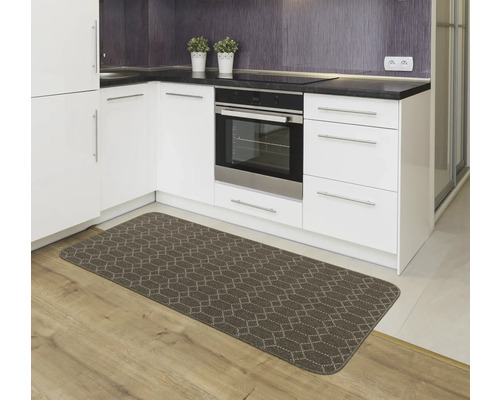 Bucătărie modernă cu covor de bucătărie cu design geometric pe podea de lemn