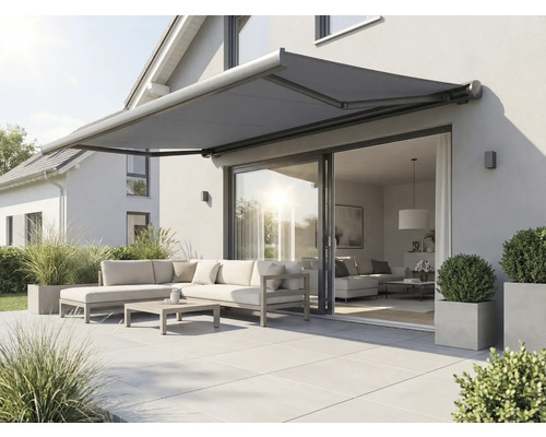 Terasa cu copertină extinsă, mobilier de grădină și plante