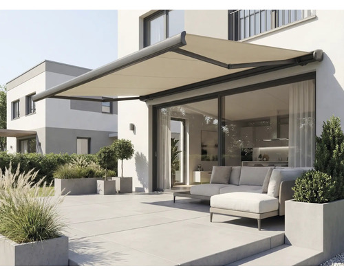 Copertină retractabilă extinsă pe un perete al casei deasupra unei terase cu mobilier de grădină.