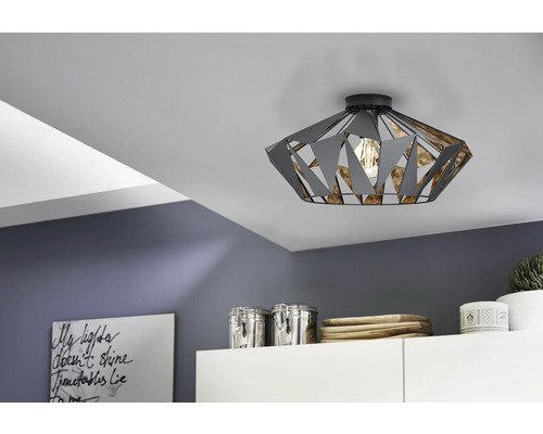 Lumină de plafon cu design geometric în interior