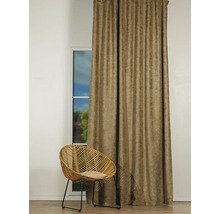 Imagine de interior cu perdea și scaun