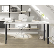 Birou cu masă, scaun, rafturi și rechizite de birou