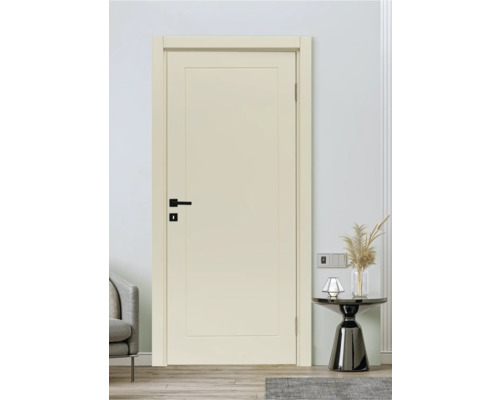 Ușă interioară de culoare crem cu mâner negru într-o cameră luminoasă.