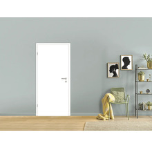 Foaie de ușă de interior albă cu set de clanțe într-o cameră luminoasă