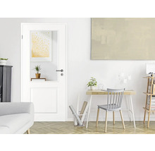 Scenă de interior cu ușă interioară albă cu inserție de sticlă