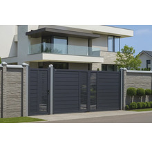 Alee modernă cu poartă glisantă și gard pentru mai multă intimitate și siguranță.