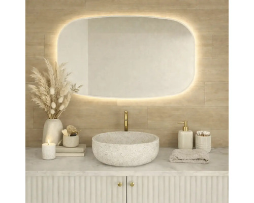 Baie cu lavoar, oglindă cu iluminare și accesorii