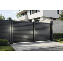 Poartă glisantă modernă din aluminiu în fața unei case